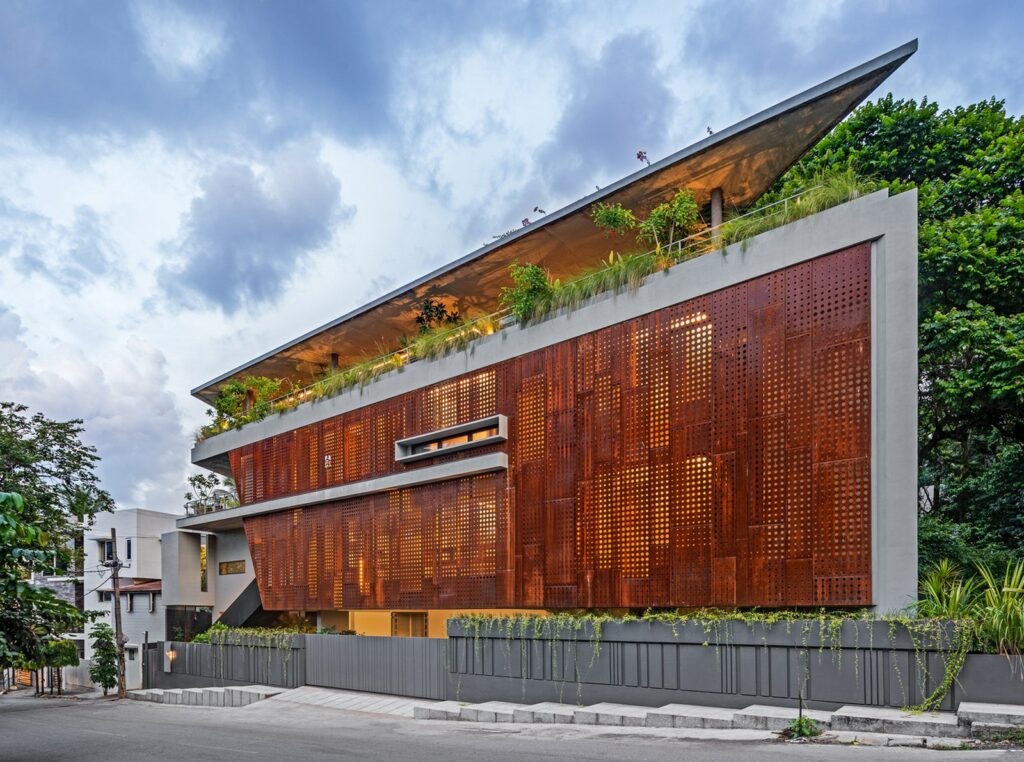 5 Materials For Designing A Modern Luxury House Exterior - Corten Steel