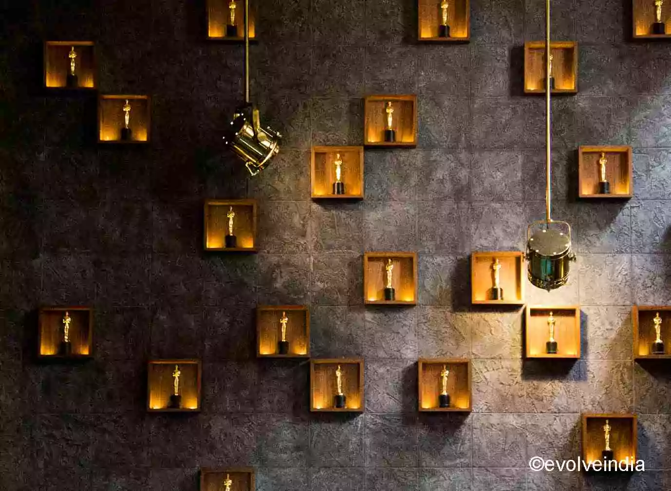 Seamless wall designed using decorative concrete finish by Evolve India