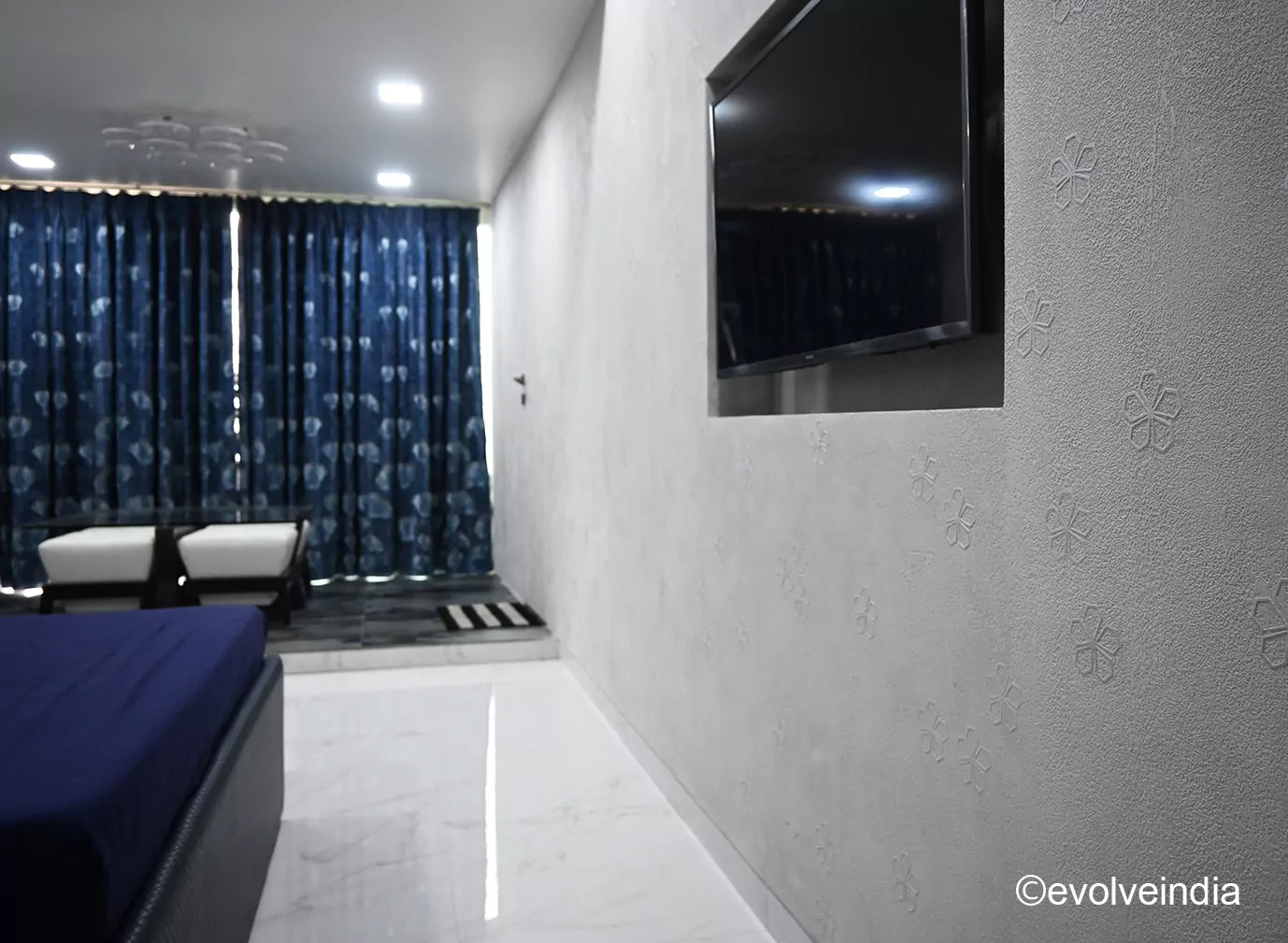 Seamless Wall Seamless wall designed using aquilone decorative concrete finish by Evolve India